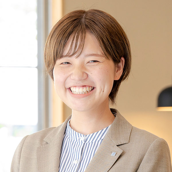 営業部／松岡佳依